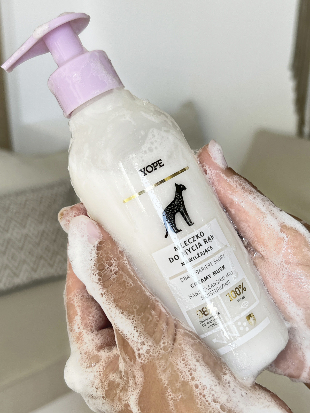 Hand cleansing milk moisturizing Creamy Musk